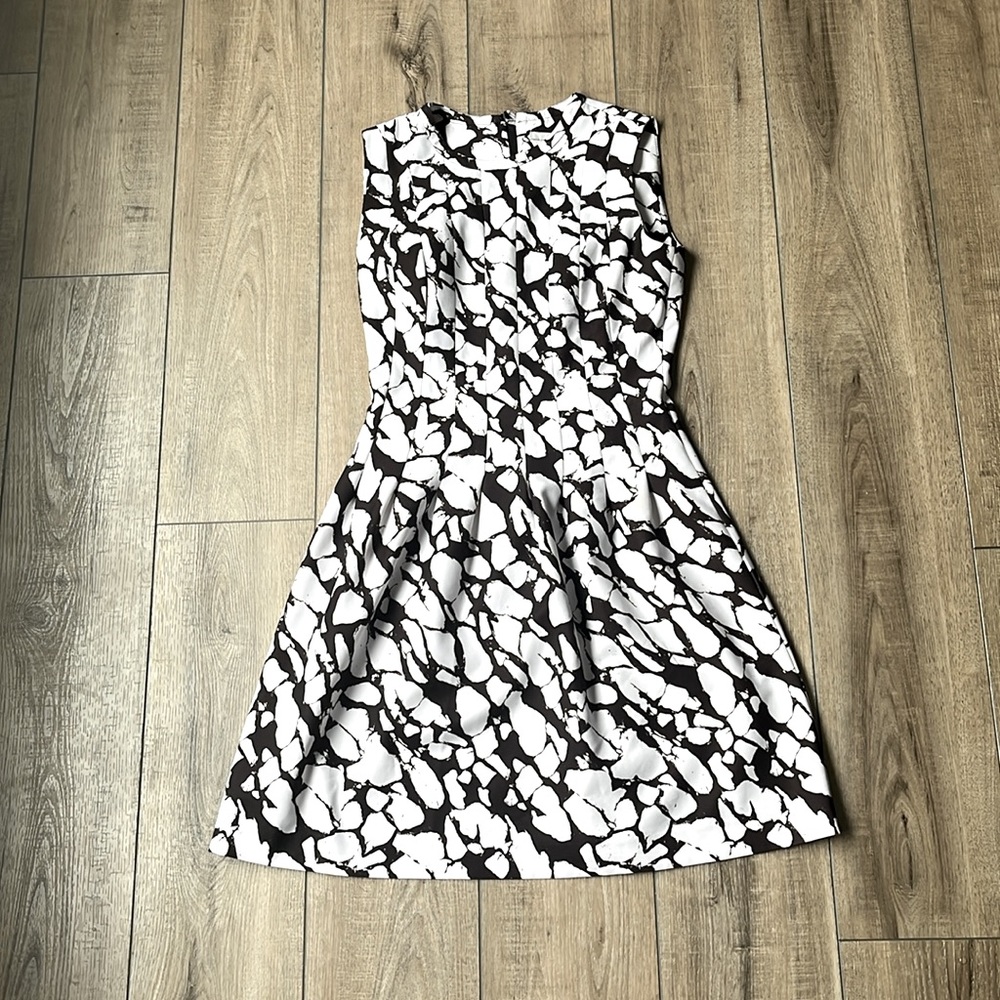 H&M Abstract Print Midi Dress w/ pockets